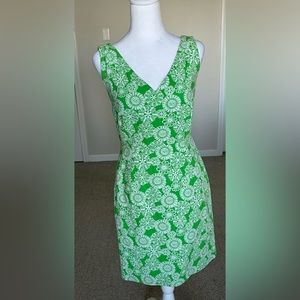 EUC Lilly Pulitzer Kiki Sheath Dress Size 4 Green and White VNeck